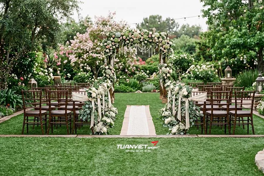 Tổ chức tiệc cưới n&ecirc;n d&ugrave;ng thảm cỏ nh&acirc;n tạo loại n&agrave;o ph&ugrave; hợp nhất?