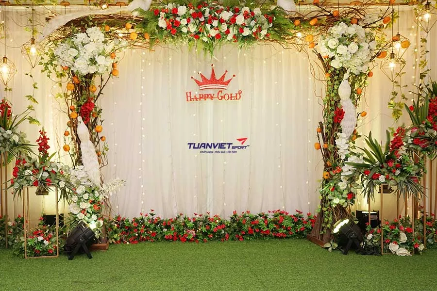 Tổ chức tiệc cưới n&ecirc;n d&ugrave;ng thảm cỏ nh&acirc;n tạo loại n&agrave;o ph&ugrave; hợp nhất?