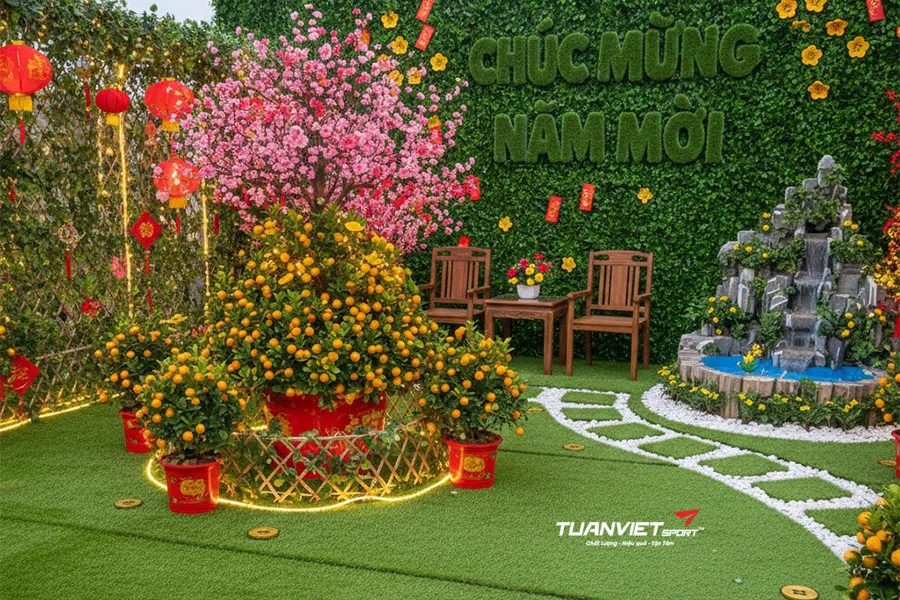 8 mẹo trang tr&iacute; s&acirc;n vườn ng&agrave;y Tết đẹp lung linh với cỏ nh&acirc;n tạo