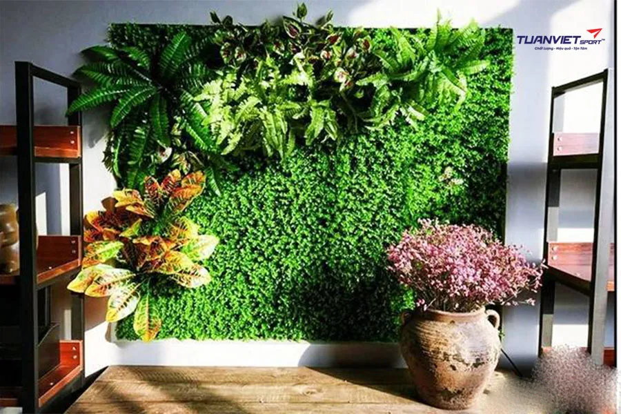 8 mẹo trang tr&iacute; s&acirc;n vườn ng&agrave;y Tết đẹp lung linh với cỏ nh&acirc;n tạo