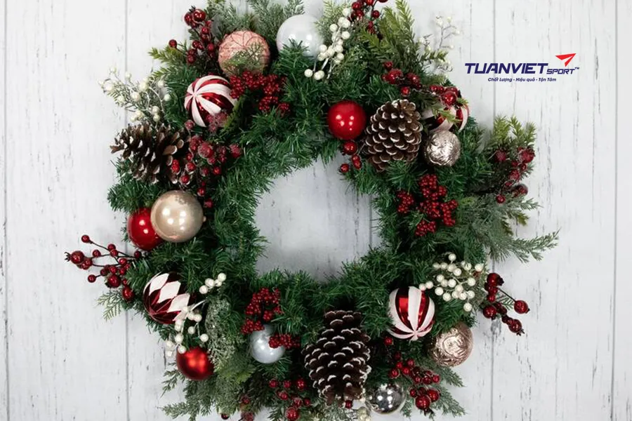 Cách cắt tạo hình cỏ nhân tạo Noel đơn giản mà đẹp mắt