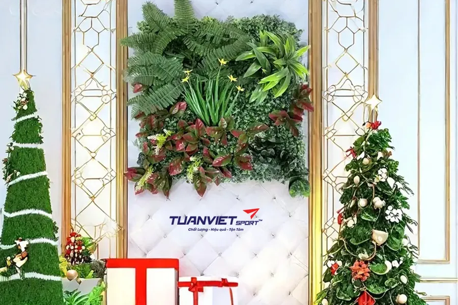 C&aacute;ch thiết kế tường cỏ Noel trong nh&agrave; v&agrave; ngo&agrave;i trời bằng cỏ nh&acirc;n tạo đẹp tự nhi&ecirc;n