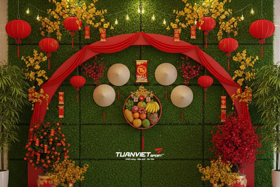 Cỏ nhân tạo backdrop Tết: Ý tưởng trang trí đơn giản nhưng ấn tượng