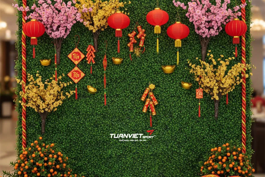 Cỏ nhân tạo backdrop Tết: Ý tưởng trang trí đơn giản nhưng ấn tượng