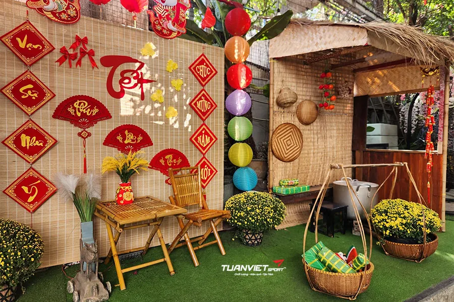 Cỏ nh&acirc;n tạo trang tr&iacute; Tết: &Yacute; tưởng decor từ s&acirc;n vườn đến kh&ocirc;ng gian trong nh&agrave;