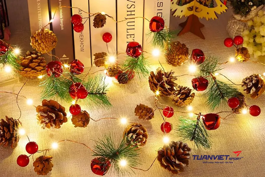 Gợi &yacute; trang tr&iacute; showroom v&agrave; cửa h&agrave;ng dịp Gi&aacute;ng sinh bằng cỏ nh&acirc;n tạo