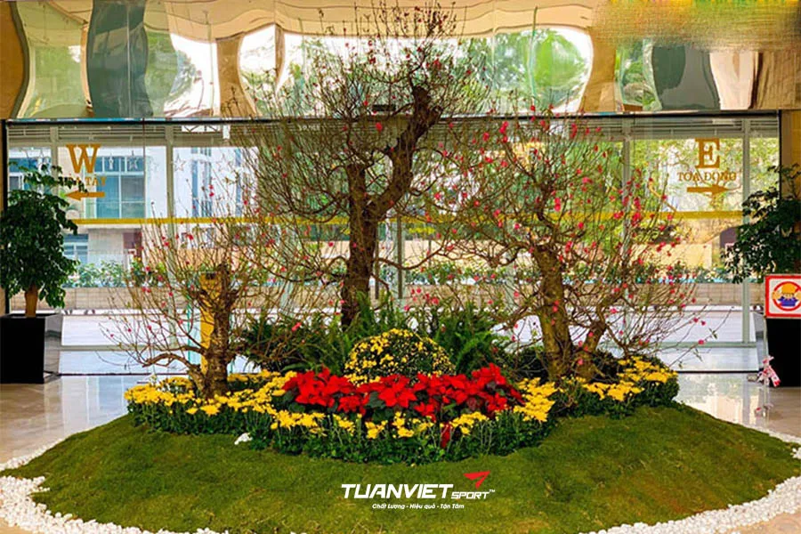 Gợi &yacute; trang tr&iacute; Tết 2026 bằng cỏ nh&acirc;n tạo theo phong c&aacute;ch cổ truyền v&agrave; hiện đại