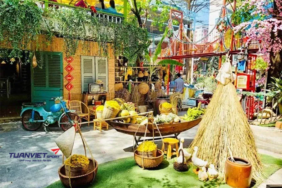 Trang tr&iacute; Tết ngo&agrave;i trời n&ecirc;n chọn cỏ nh&acirc;n tạo sợi thẳng 1cm, 2cm hay 3cm?