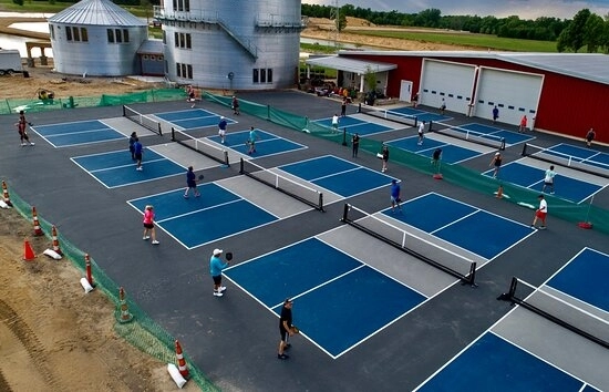 K&iacute;ch thước, c&aacute;ch bố tr&iacute; s&acirc;n v&agrave; bề mặt s&acirc;n 1