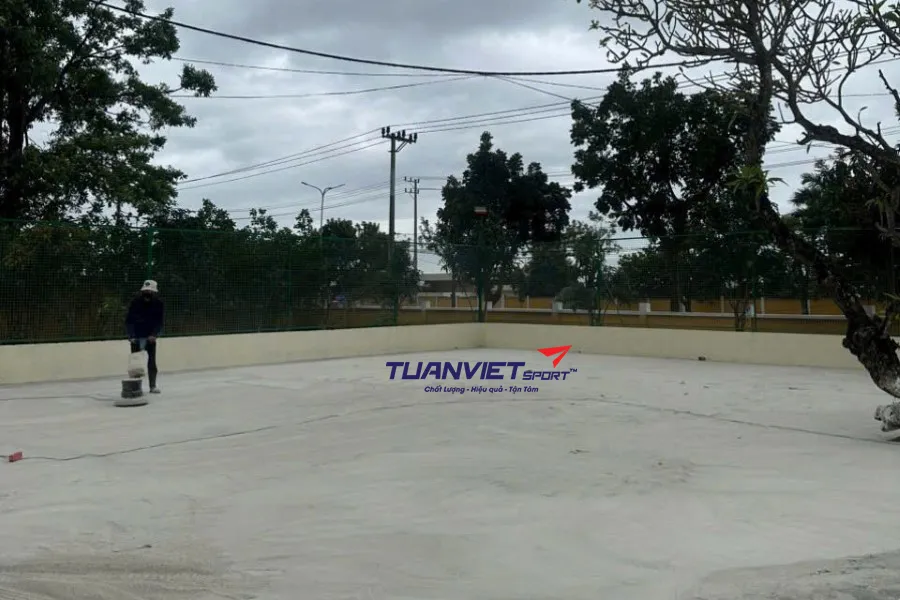 Xử lý nền sân pickleball trước khi thi công sơn Hawker