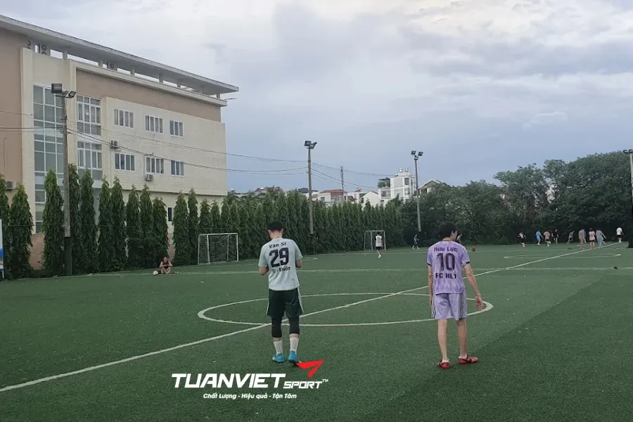 S&acirc;n b&oacute;ng đ&aacute; Số 10 Đức Thắng - S&acirc;n b&oacute;ng đ&aacute; Th&agrave;nh phố H&agrave; Nội