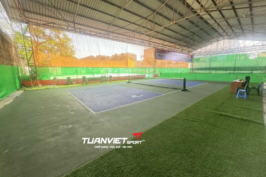 S&acirc;n b&oacute;ng Nam Ho&agrave;ng Đồng