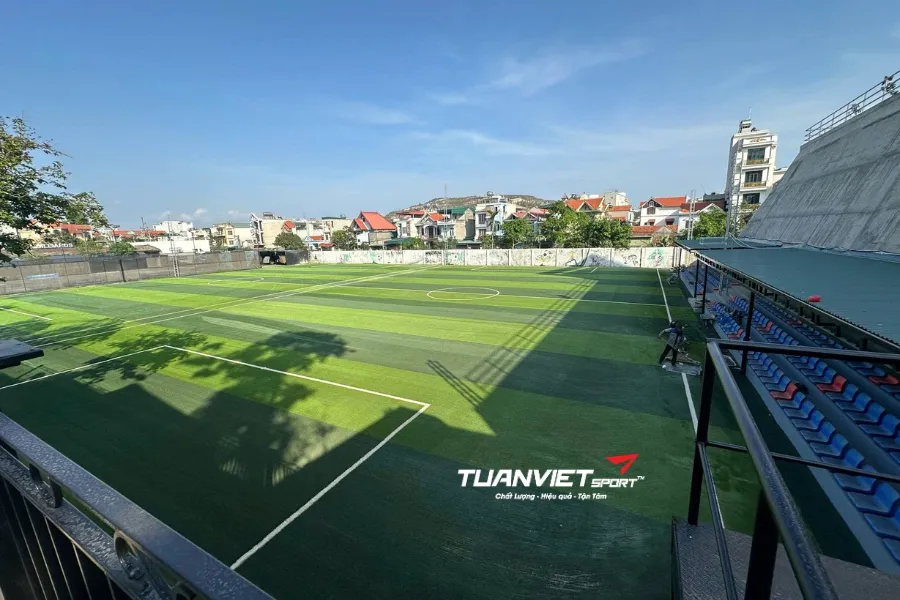 S&acirc;n b&oacute;ng đ&aacute; Giếng Đ&aacute;y - S&acirc;n b&oacute;ng đ&aacute; tỉnh Quảng Ninh 