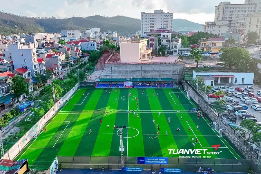 S&acirc;n b&oacute;ng đ&aacute; Giếng Đ&aacute;y - S&acirc;n b&oacute;ng đ&aacute; tỉnh Quảng Ninh 