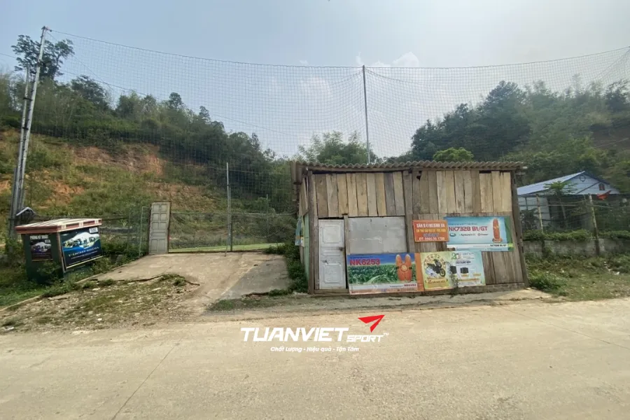 Sân bóng Bình An - bản Tông