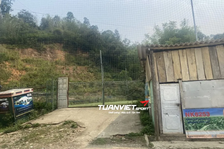 Sân bóng Bình An - bản Tông