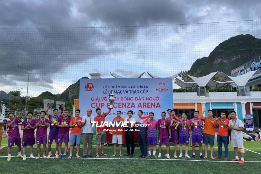 Sân bóng đ&aacute; Picenza - S&acirc;n b&oacute;ng đ&aacute; tỉnh Sơn La