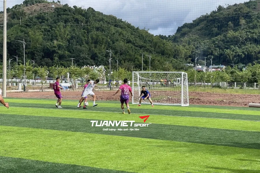 Sân bóng Picenza Sơn La