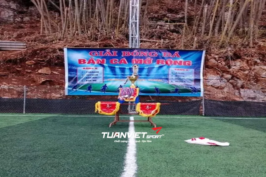 Sân bóng Bản Chau