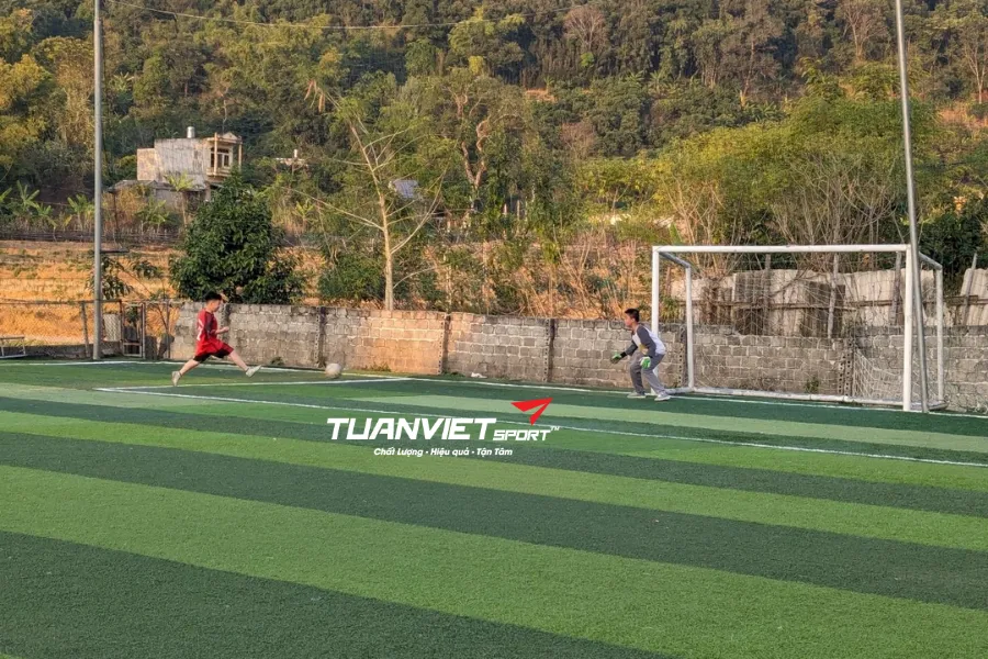 Sân bóng Bản Dửn