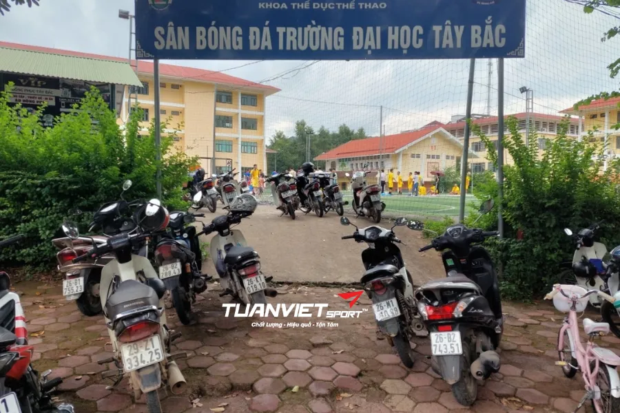 S&acirc;n cỏ nh&acirc;n tạo Trường Đại học T&acirc;y Bắc