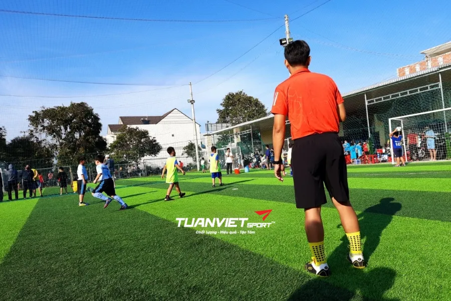 S&acirc;n b&oacute;ng đ&aacute; Long B&igrave;nh Sao Mai&nbsp;