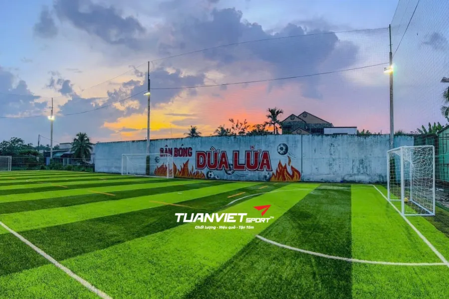 Sân bóng đá Dừa Lửa