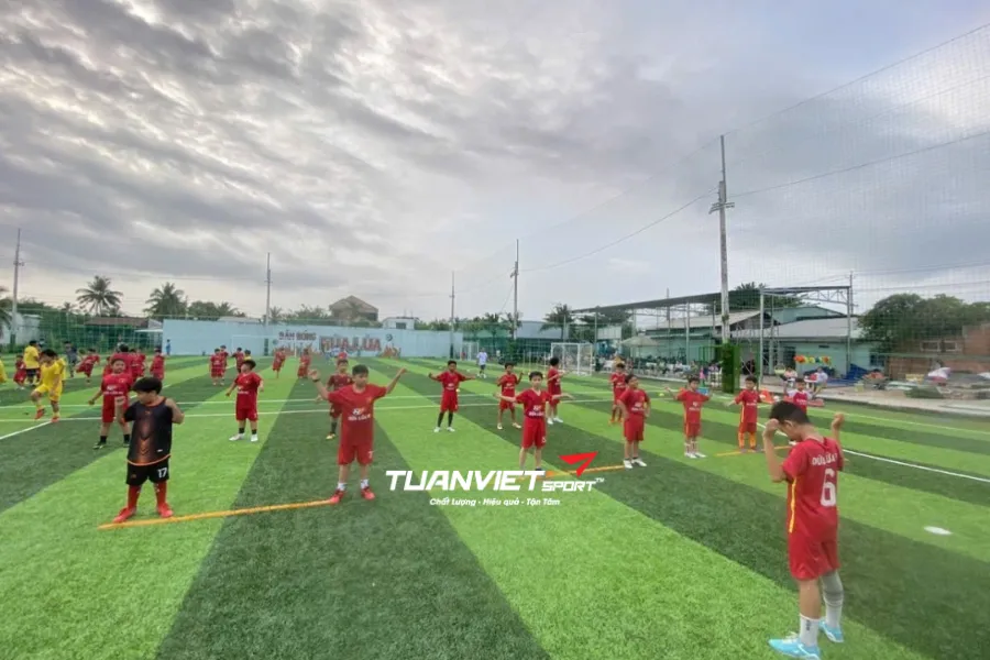 Sân bóng đá Dừa Lửa