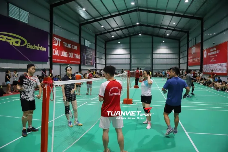 S&acirc;n cầu l&ocirc;ng Trung t&acirc;m dạy cầu l&ocirc;ng Đức Thảo cs2 - S&acirc;n cầu l&ocirc;ng Quận Ba Đ&igrave;nh
