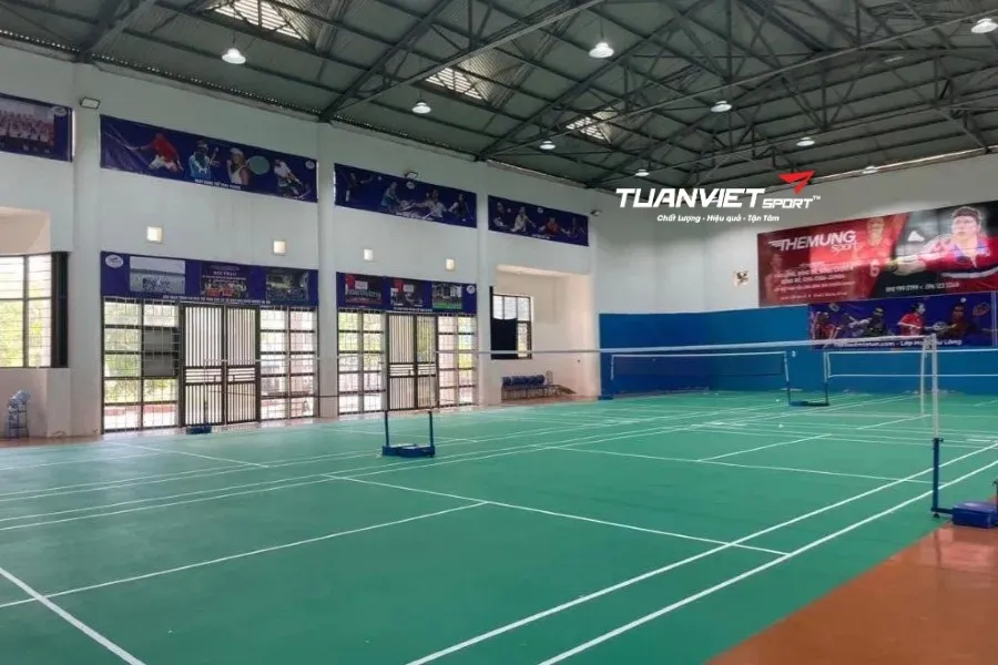 Sân cầu lông Trường Cao đẳng Thương mại & Du lịch Hà Nội - Sân cầu lông Quận Cầu Giấy