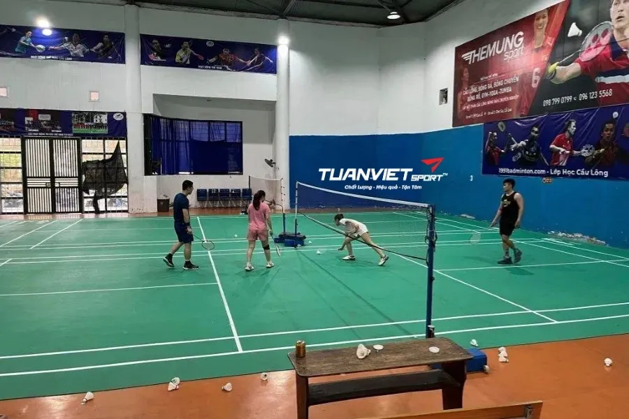 Sân cầu lông Trường Cao đẳng Thương mại & Du lịch Hà Nội - Sân cầu lông Quận Cầu Giấy