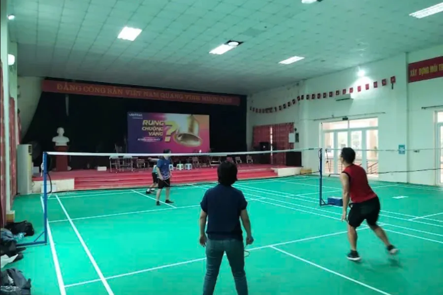 sân cầu lông quận Cầu Giấy