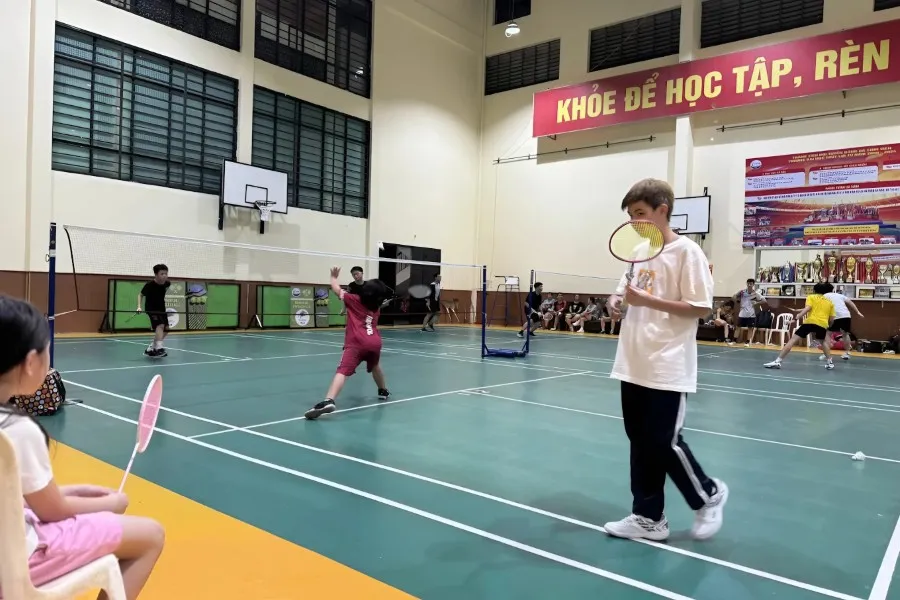 Sân cầu lông nhà thi đấu Đại Học Thuỷ Lợi - sân cầu lông quận đống đa