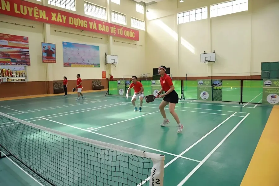 Sân cầu lông nhà thi đấu Đại Học Thuỷ Lợi - sân cầu lông quận đống đa