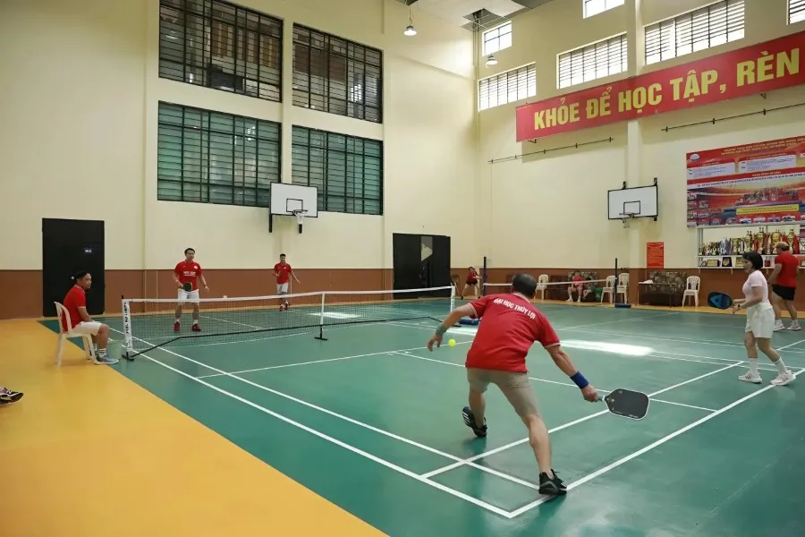 Sân cầu lông nhà thi đấu Đại Học Thuỷ Lợi - sân cầu lông quận đống đa