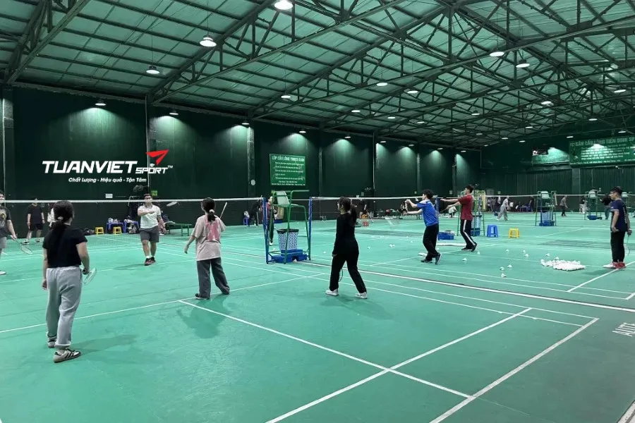 S&acirc;n cầu l&ocirc;ng Tiến Dinh Sport - S&acirc;n cầu l&ocirc;ng Quận Hai B&agrave; Trưng