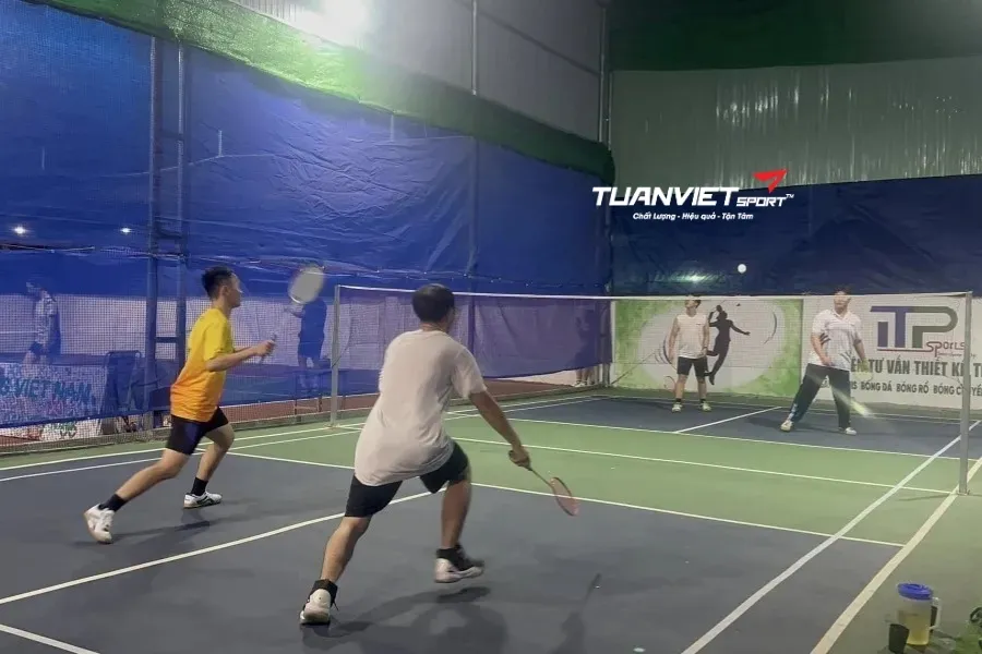 CLB c&acirc;̀u l&ocirc;ng Dĩ An Thức Sports - S&acirc;n cầu l&ocirc;ng Th&agrave;nh phố Dĩ An