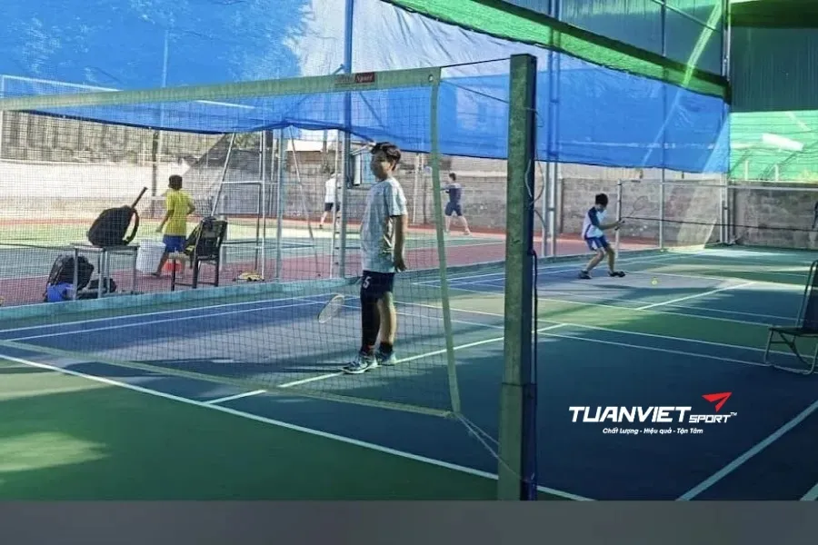 CLB c&acirc;̀u l&ocirc;ng Dĩ An Thức Sports - S&acirc;n cầu l&ocirc;ng Th&agrave;nh phố Dĩ An