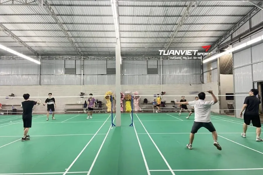 CLB cầu l&ocirc;ng TPT Sport - L&agrave;ng Đại học - S&acirc;n cầu l&ocirc;ng Th&agrave;nh phố Dĩ An