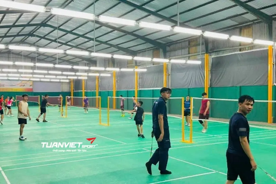 S&acirc;n Cầu L&ocirc;ng Uxi Badminton - S&acirc;n cầu l&ocirc;ng Th&agrave;nh phố Thuận An