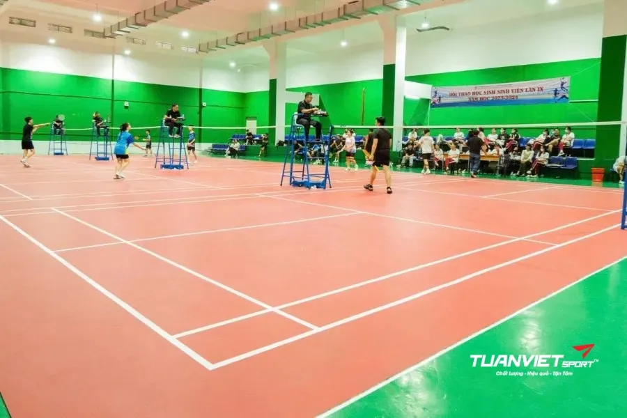 Sân cầu lông Phong Sơn Cao Đẳng Kinh Tế - Sân cầu lông Quận 10