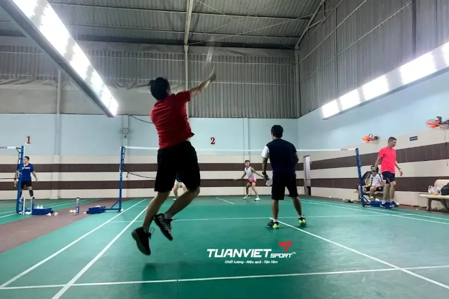 S&acirc;n cầu l&ocirc;ng Trung T&acirc;m TDTT Ga S&agrave;i G&ograve;n - S&acirc;n cầu l&ocirc;ng Quận 3