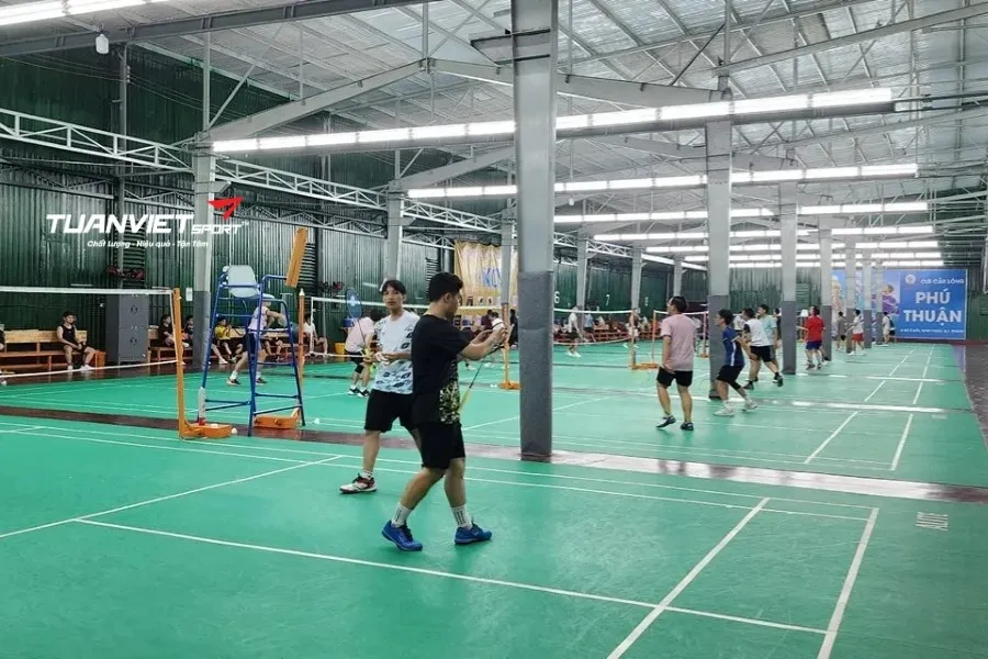 CLB Cầu Lông Phú Thuận - Sân cầu lông Quận 7