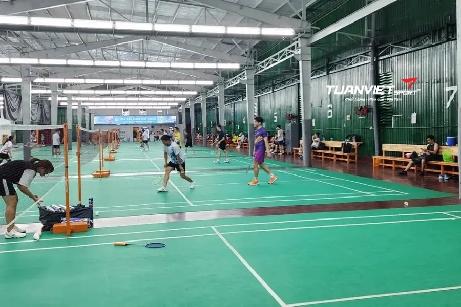 CLB Cầu Lông Phú Thuận - Sân cầu lông Quận 7