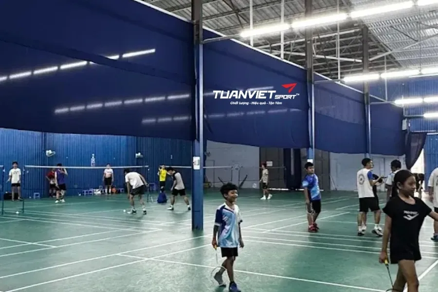 S&acirc;n Cầu L&ocirc;ng T&T - Ho&agrave; B&igrave;nh - S&acirc;n cầu l&ocirc;ng Quận T&acirc;n Ph&uacute;