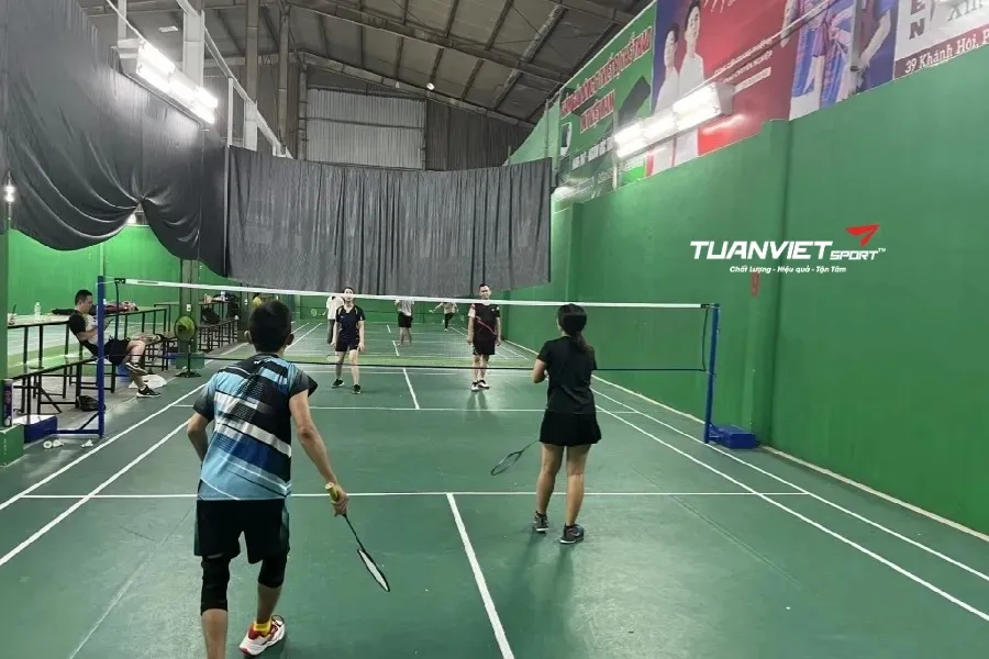 CLB cầu l&ocirc;ng Trường Chinh 909 - S&acirc;n cầu l&ocirc;ng Quận T&acirc;n Ph&uacute;