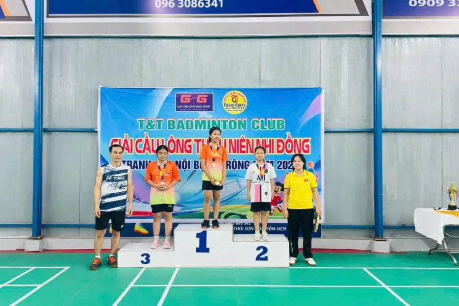 s&acirc;n Cầu l&ocirc;ng Huyện H&oacute;c M&ocirc;n