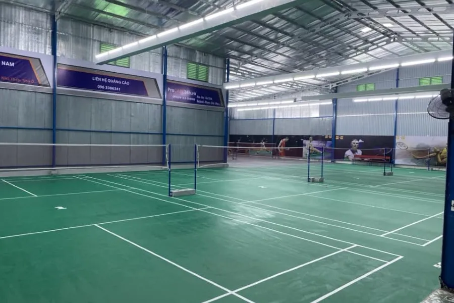 s&acirc;n Cầu l&ocirc;ng Huyện H&oacute;c M&ocirc;n