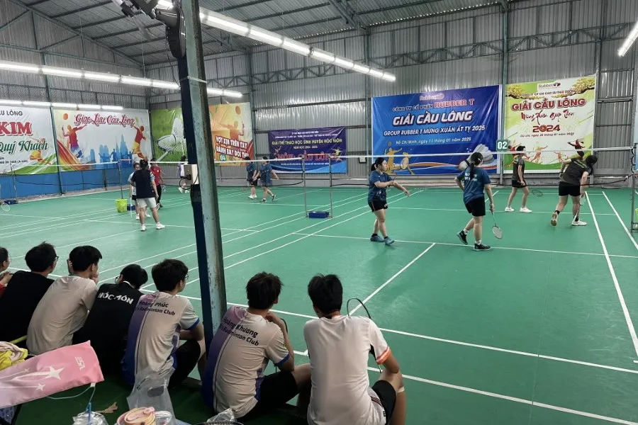 s&acirc;n Cầu l&ocirc;ng Huyện H&oacute;c M&ocirc;n