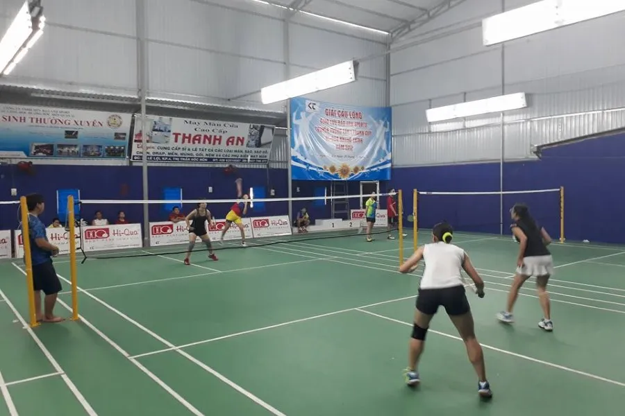 s&acirc;n Cầu l&ocirc;ng Huyện H&oacute;c M&ocirc;n